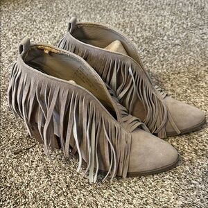 Fringe Suede Ankle Booties - Gray